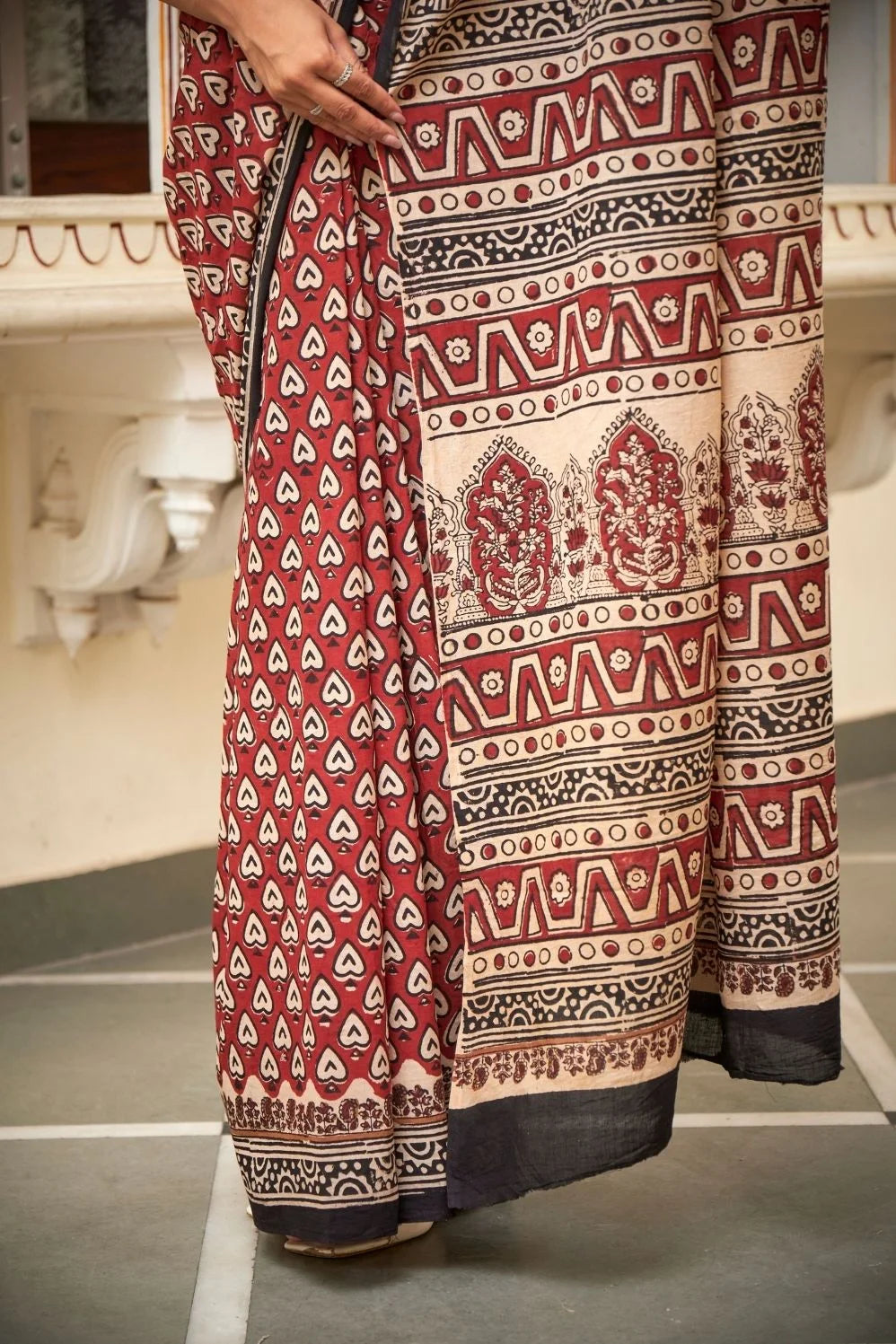 Red mulmul cotton saree with heart print designs.