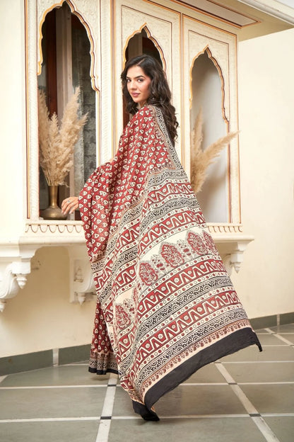 Red mulmul cotton saree with heart print designs.