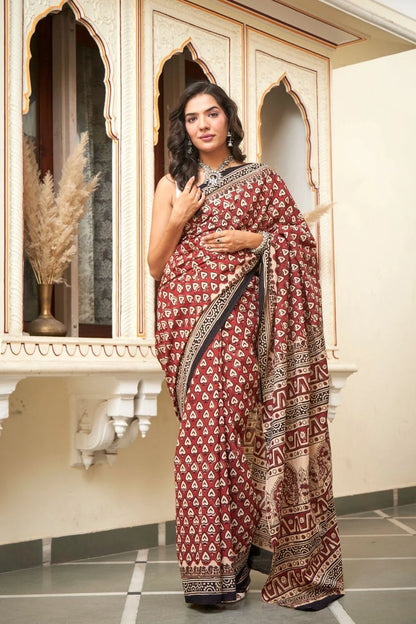 Red mulmul cotton saree with heart print designs.