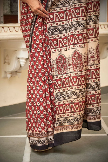 Red mulmul cotton saree with heart print designs.